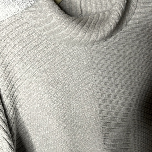 Anthropology MOTH Grey ribbed turtleneck sweater size small - Picture 3 of 11